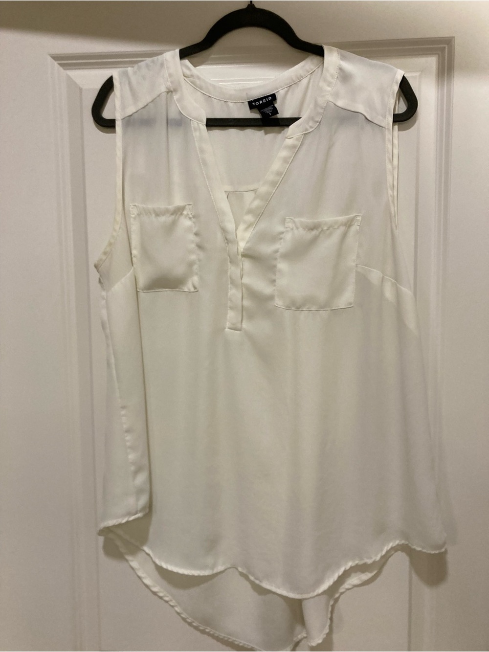 torrid White Sleeveless V-Neck Pocket Tunic